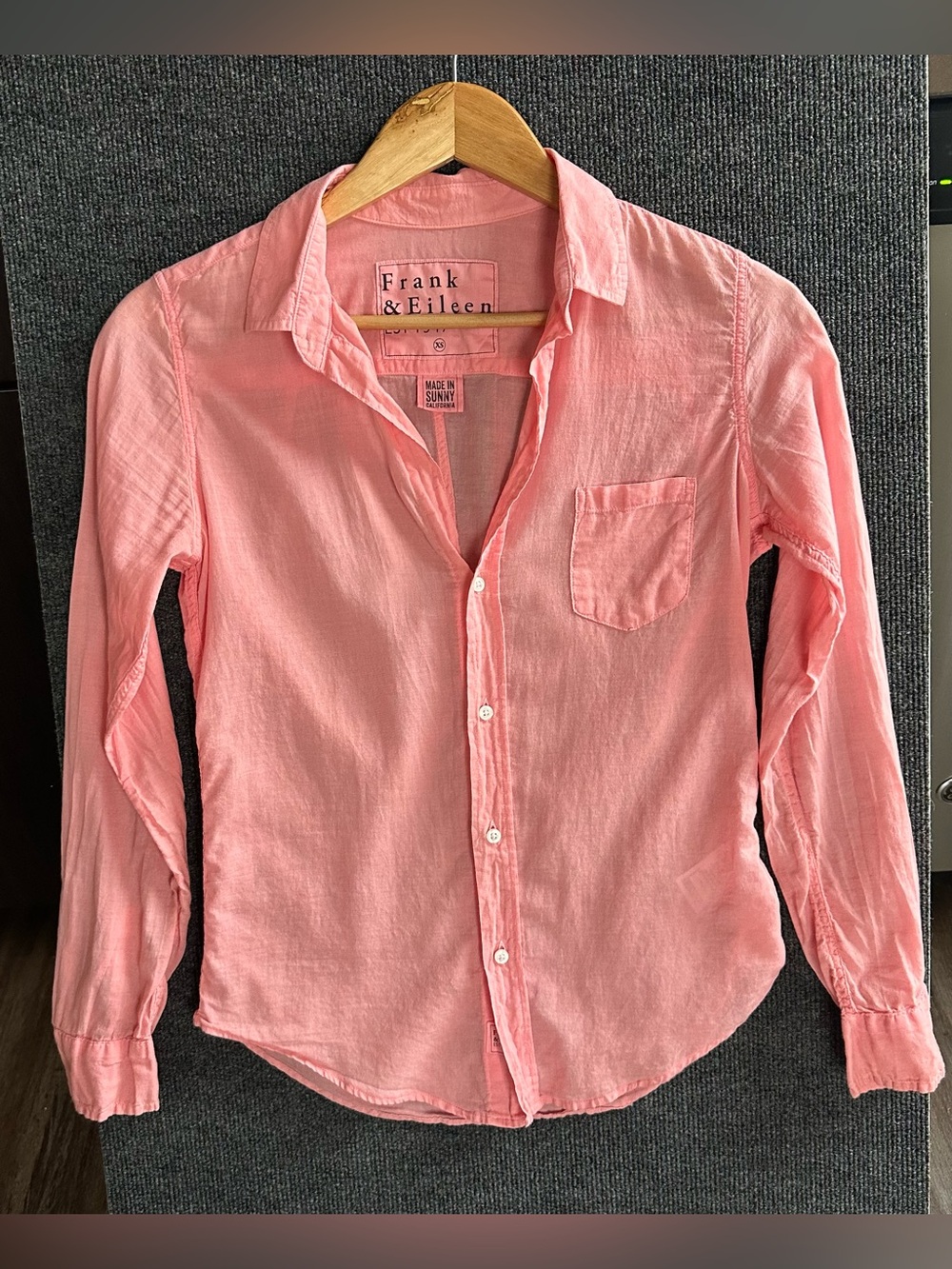 Frank and Eileen Barry Tailored Button-Up Shirt in Coral. Size XS